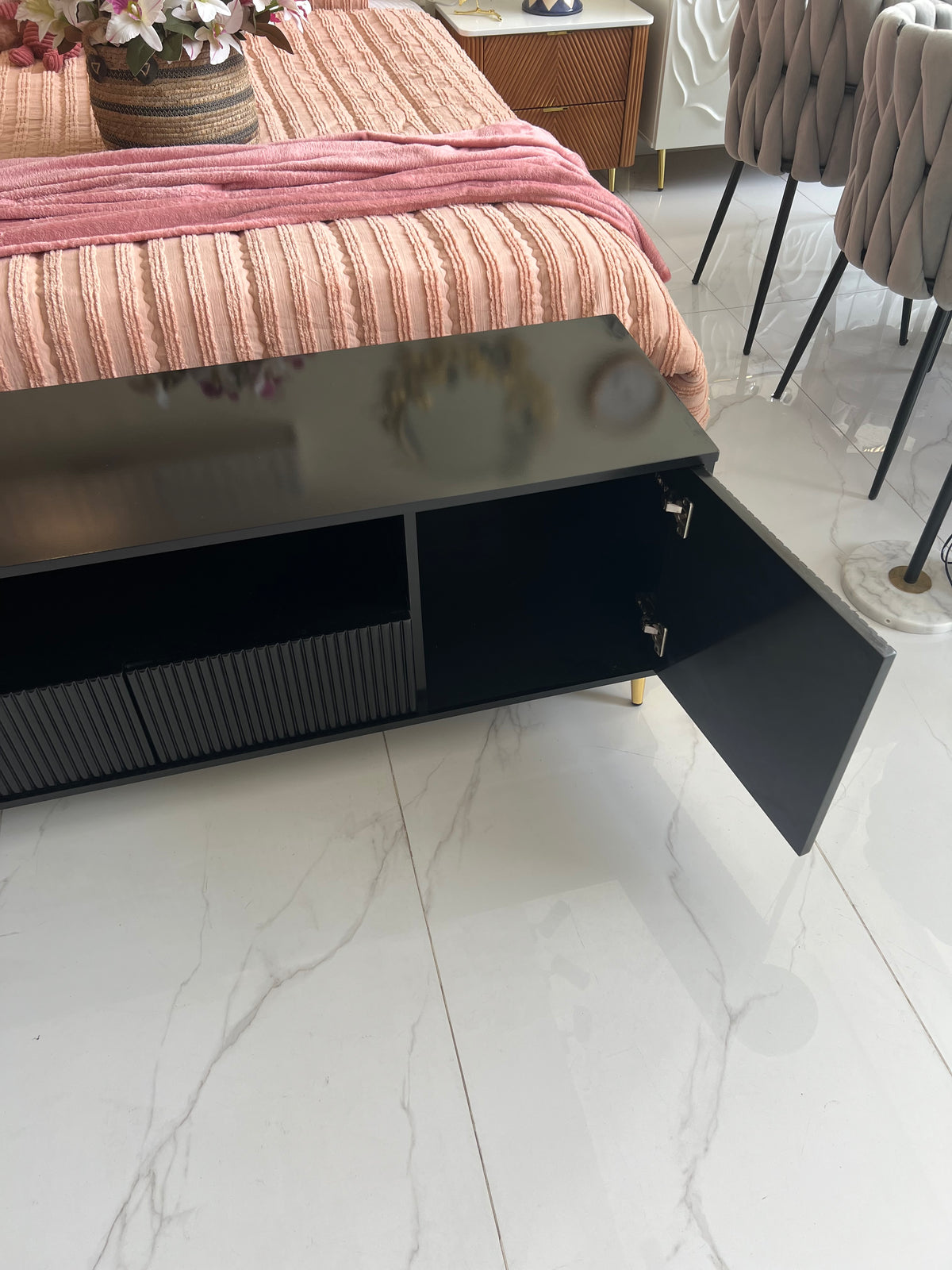 Blake LCD Console