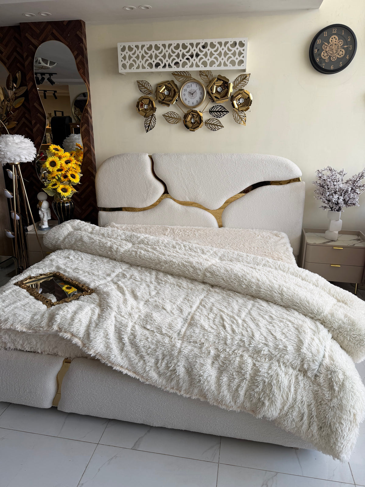 Snowflake boucle bed