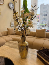 Ceramic vase plus 3 flower stem 102