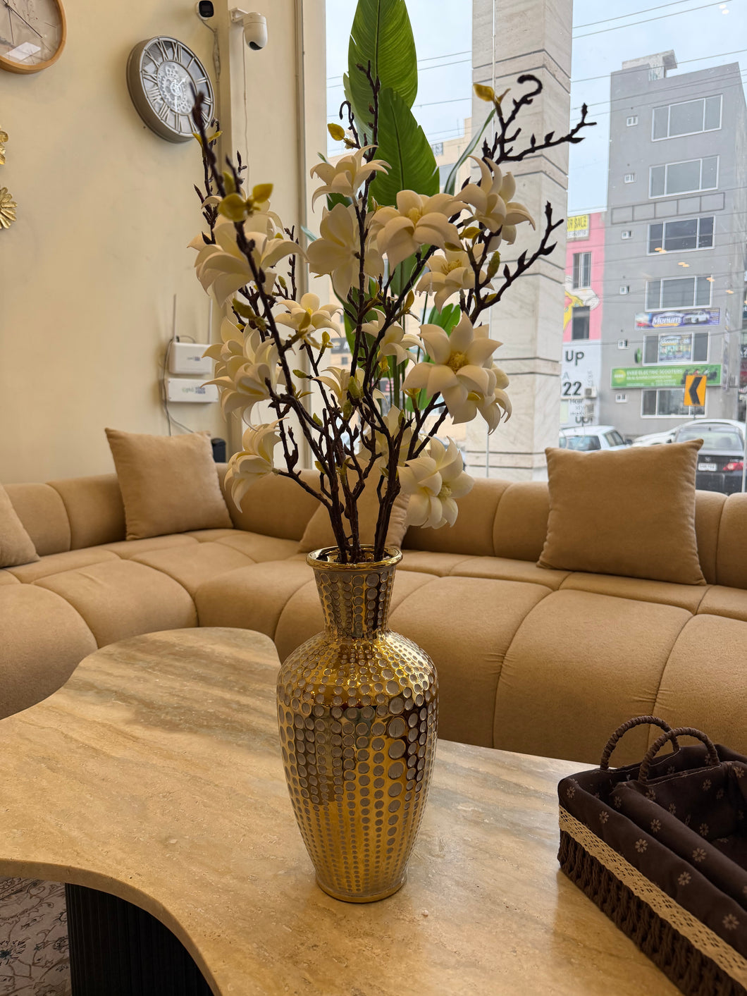 Ceramic vase plus 3 flower stem 102