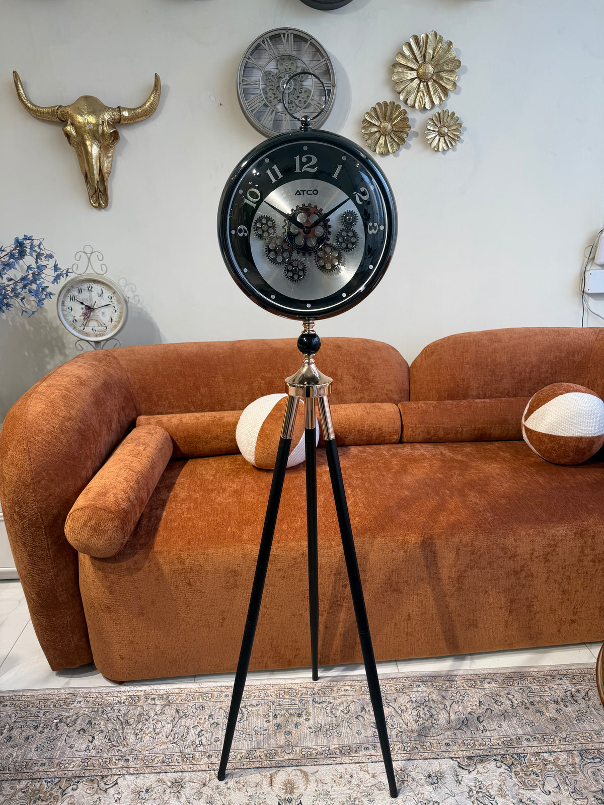 Tripod Black Clock