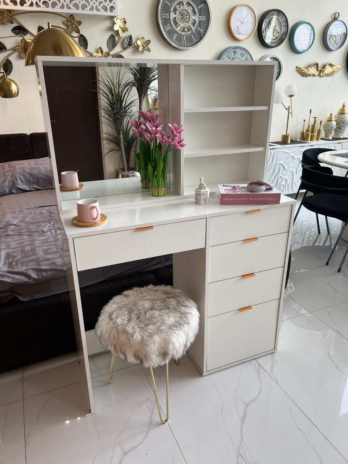 Bella makeup Vanity