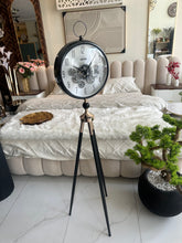 Tripod Black Clock 002