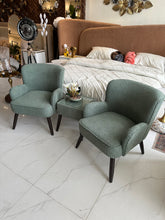 Allure Chair green 032 with table