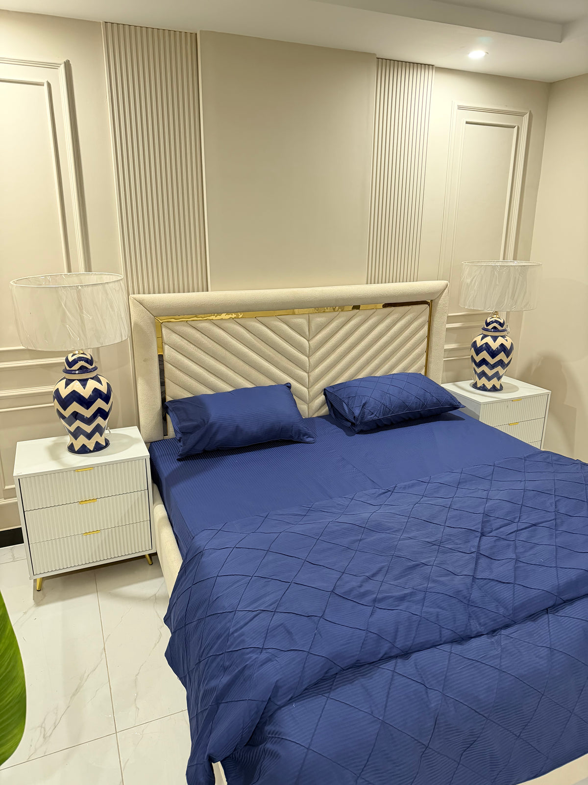V design Bed set