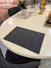 Table Mat 14