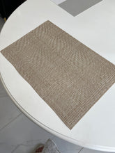 Table Mat 21