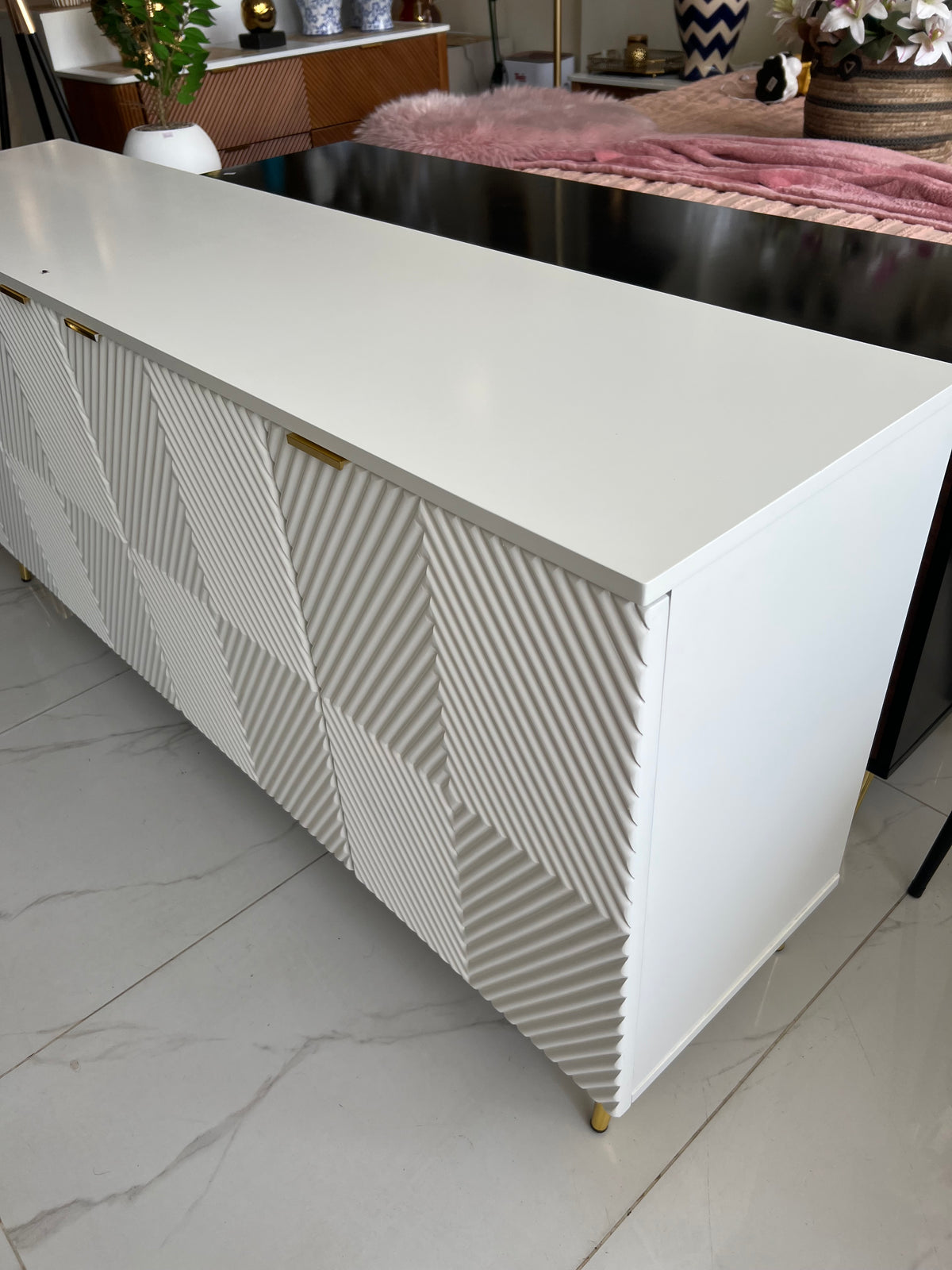 White Whisper Console