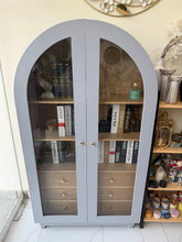 Alonza Book Shelf