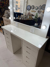 Jessy Mirror Console