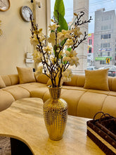 Ceramic vase plus 3 flower stem 102