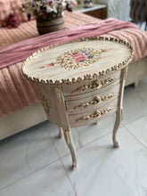 Lavinia Victorian Table 02