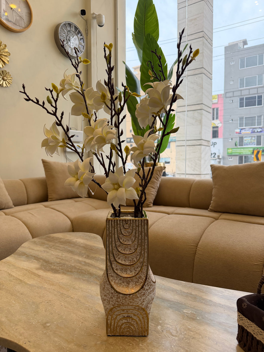 Ceramic vase plus 3 flower stem 101