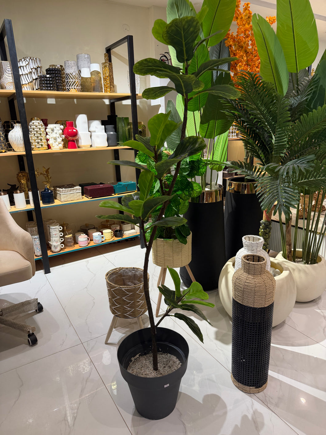 Artifical plants and planter 031