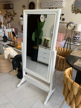 Elisa Mirror 02