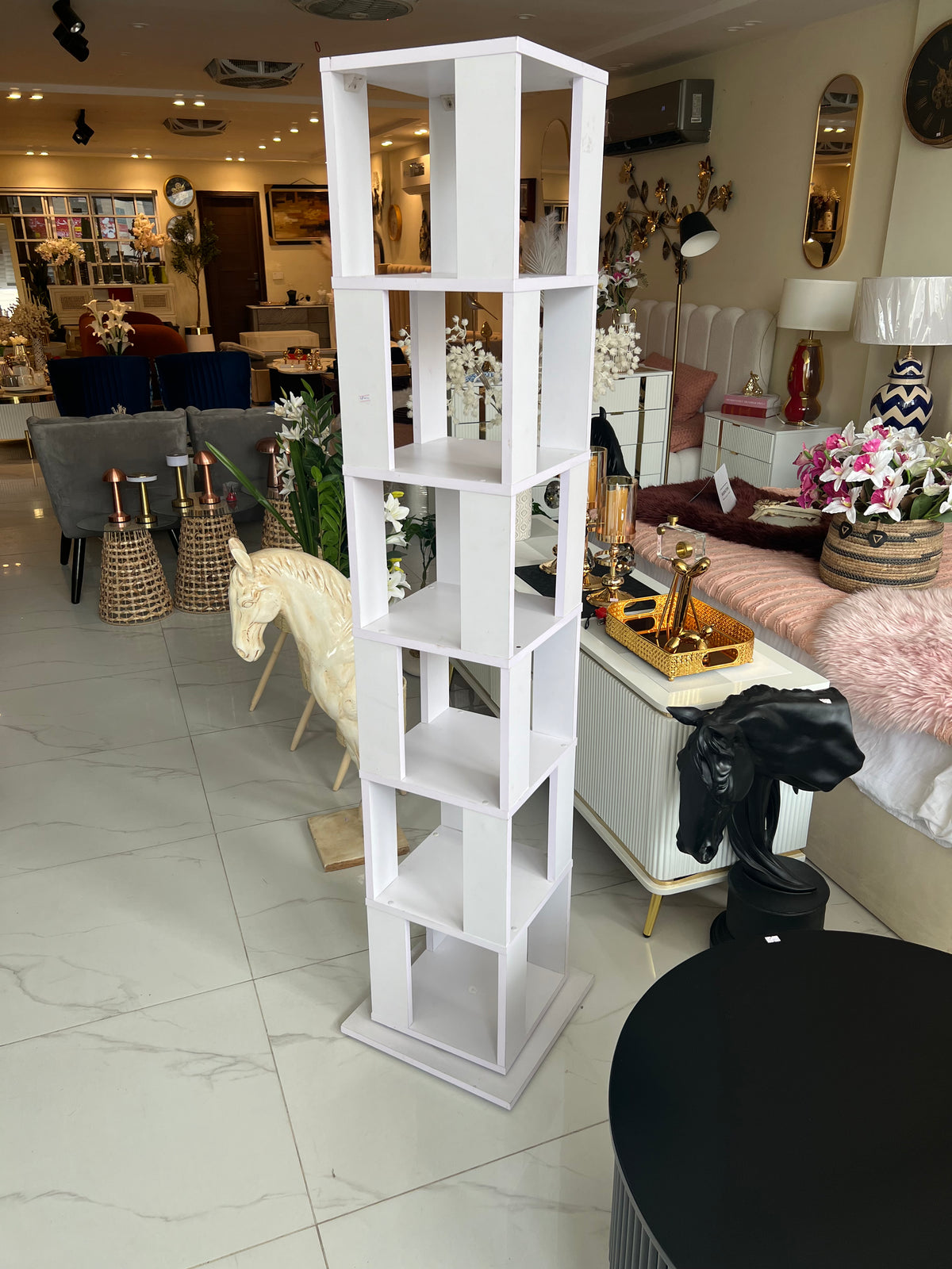 Anatonio Rotating shelf