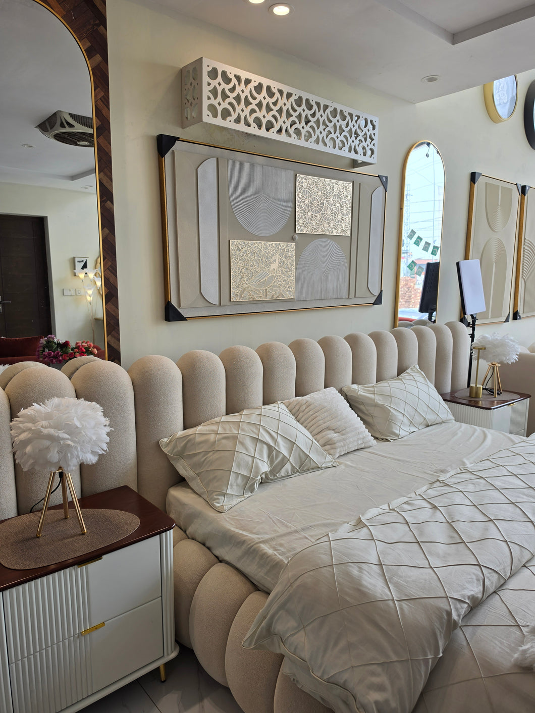 Royal puff Bed